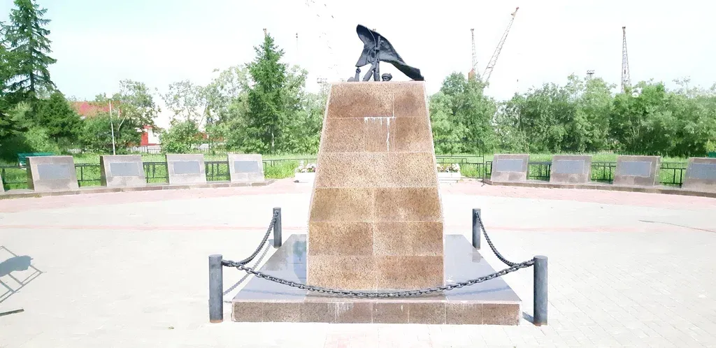 Экипажу буксирного парохода Комсомолец